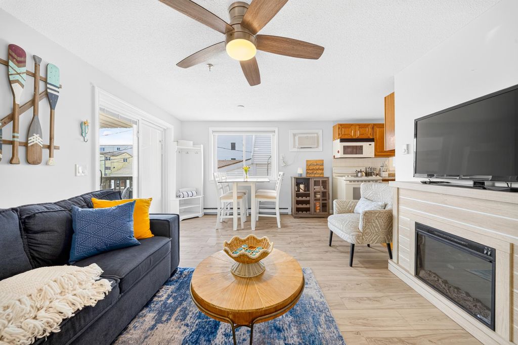 Image 14 of property listing at 421 Ocean Blvd Unit 4S, Hampton, NH 03842