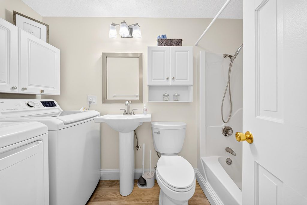 Image 18 of property listing at 421 Ocean Blvd Unit 4S, Hampton, NH 03842