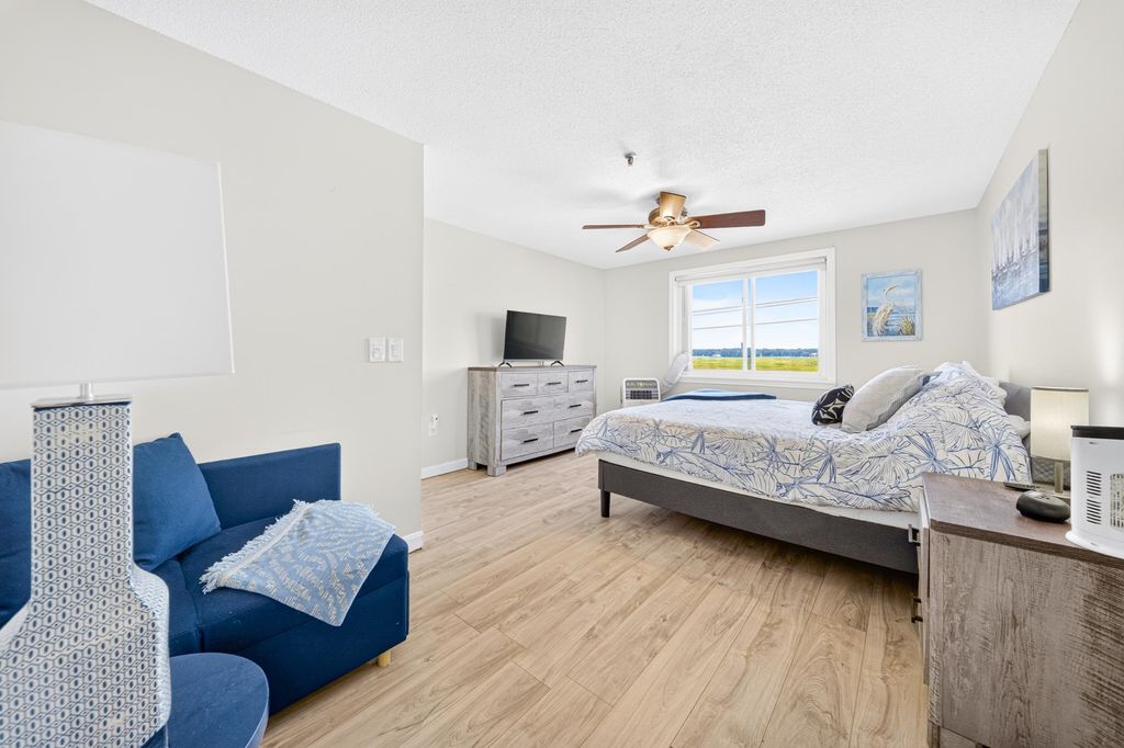 Image 19 of property listing at 421 Ocean Blvd Unit 4S, Hampton, NH 03842
