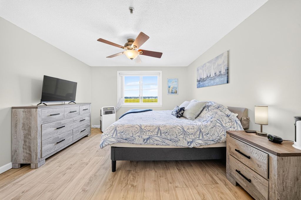 Image 20 of property listing at 421 Ocean Blvd Unit 4S, Hampton, NH 03842