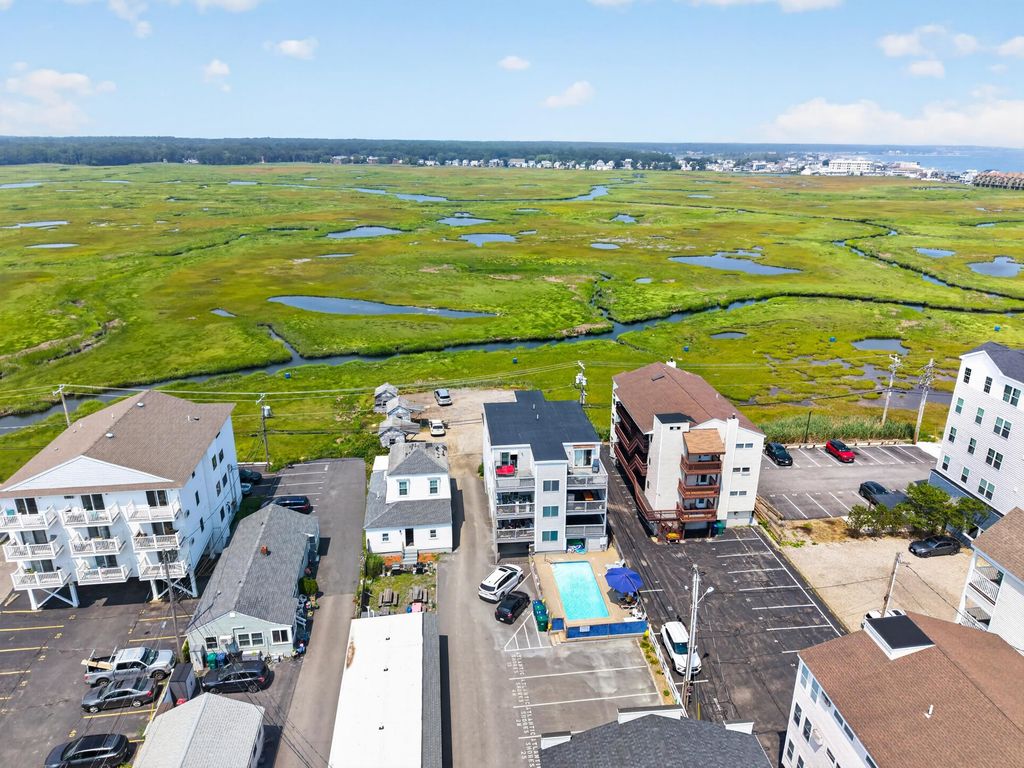 Image 3 of property listing at 421 Ocean Blvd Unit 4S, Hampton, NH 03842