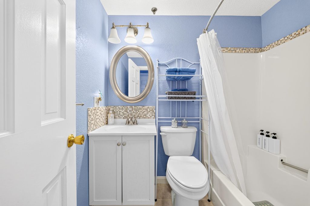 Image 28 of property listing at 421 Ocean Blvd Unit 4S, Hampton, NH 03842