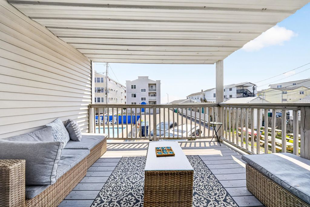 Image 4 of property listing at 421 Ocean Blvd Unit 4S, Hampton, NH 03842