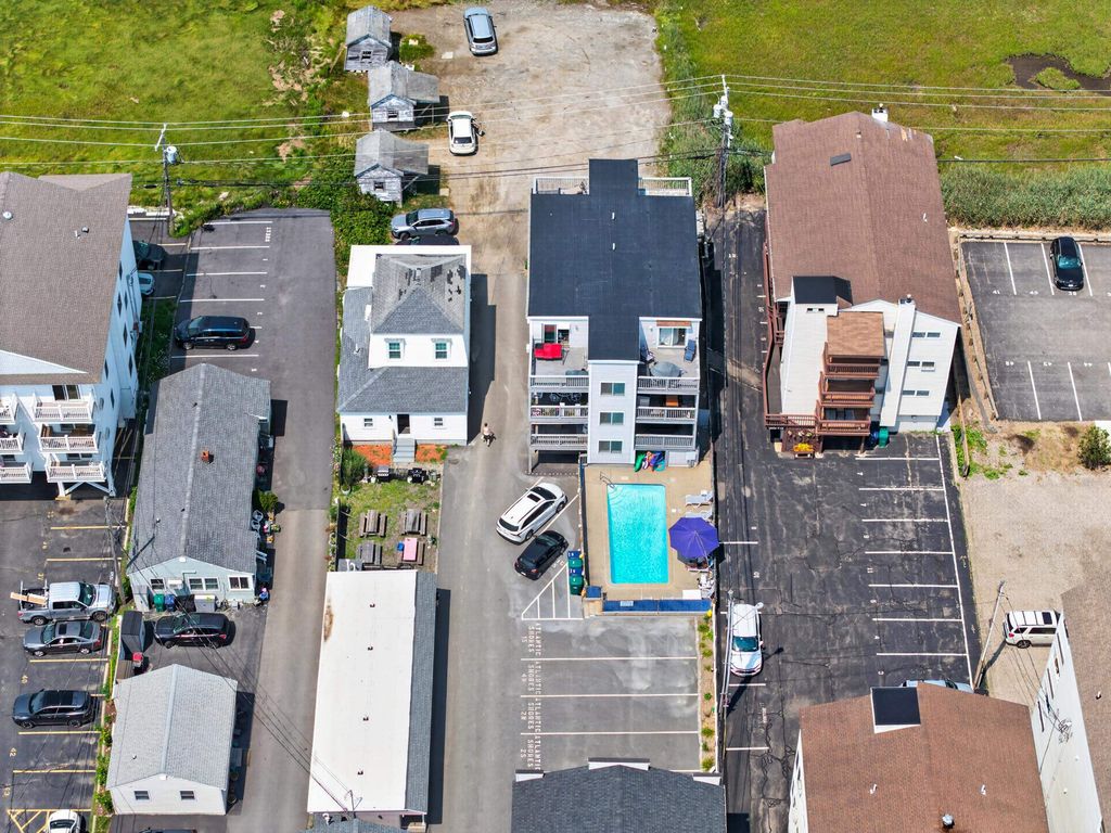 Image 34 of property listing at 421 Ocean Blvd Unit 4S, Hampton, NH 03842
