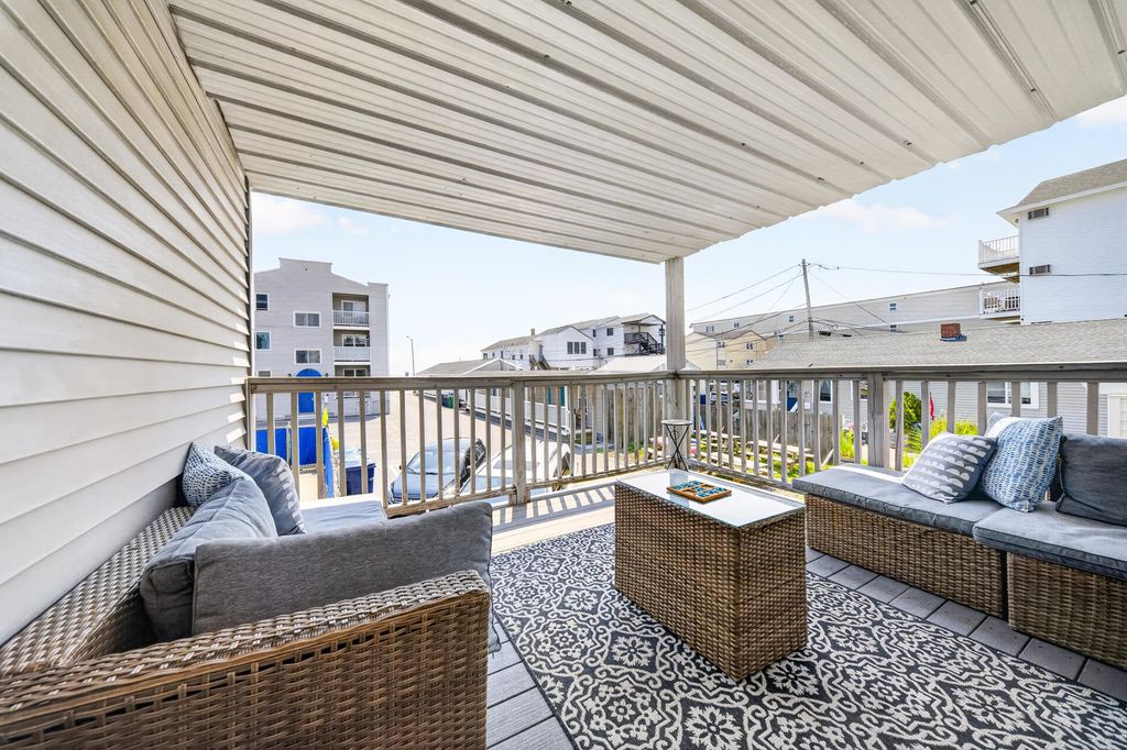 Image 5 of property listing at 421 Ocean Blvd Unit 4S, Hampton, NH 03842