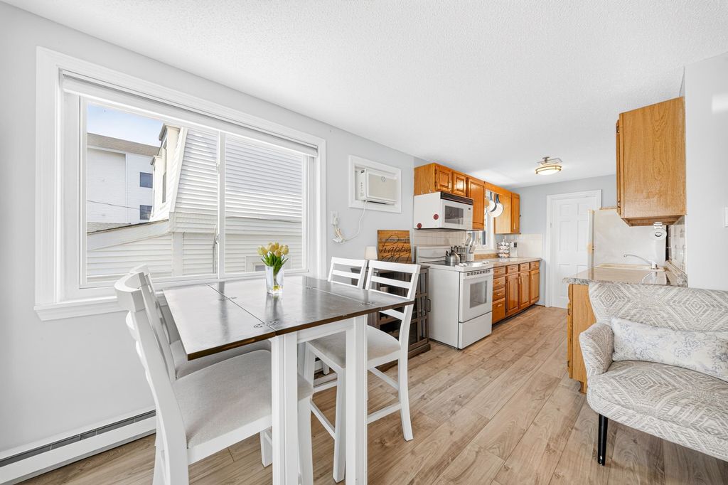 Image 9 of property listing at 421 Ocean Blvd Unit 4S, Hampton, NH 03842