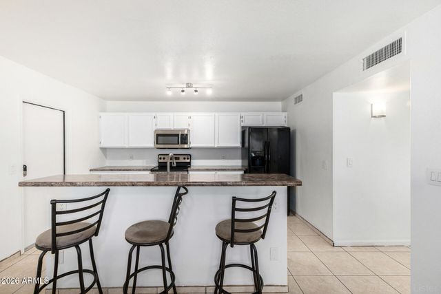 8704 W BLUEFIELD Avenue, Peoria, AZ 85382