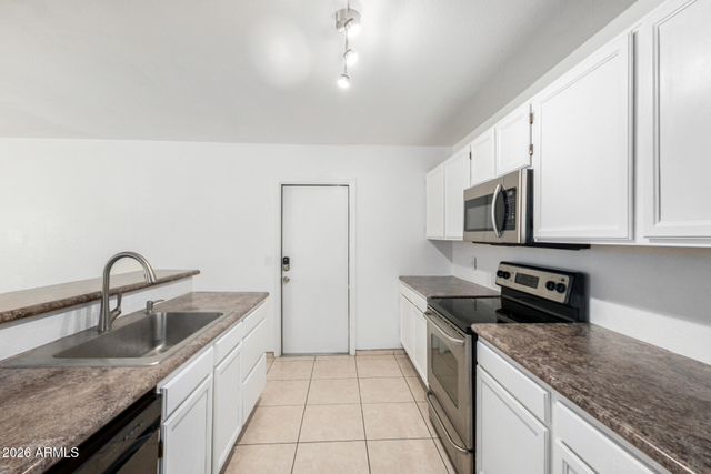 8704 W BLUEFIELD Avenue, Peoria, AZ 85382