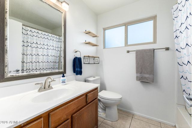 8704 W BLUEFIELD Avenue, Peoria, AZ 85382