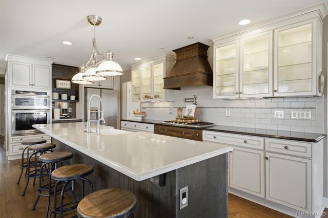 5090 S Huron River Drive, Berlin Charter Township, MI 48179