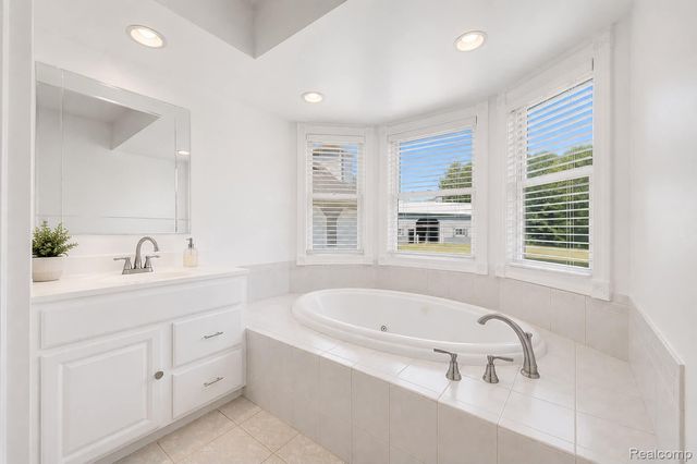 5090 S Huron River Drive, Berlin Charter Township, MI 48179