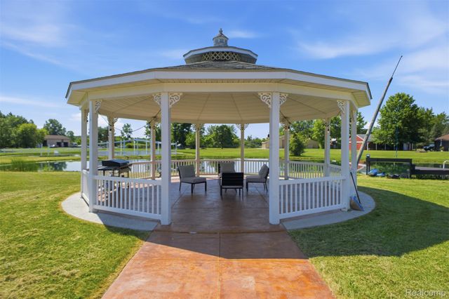 5090 S Huron River Drive, Berlin Charter Township, MI 48179