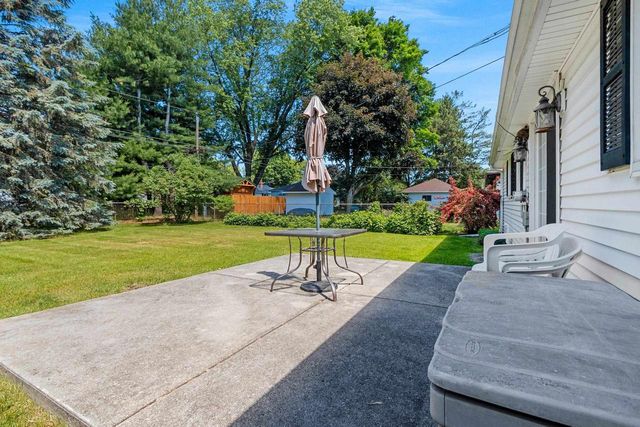 1430 OAK RIDGE DRIVE, Green Bay, WI 54304
