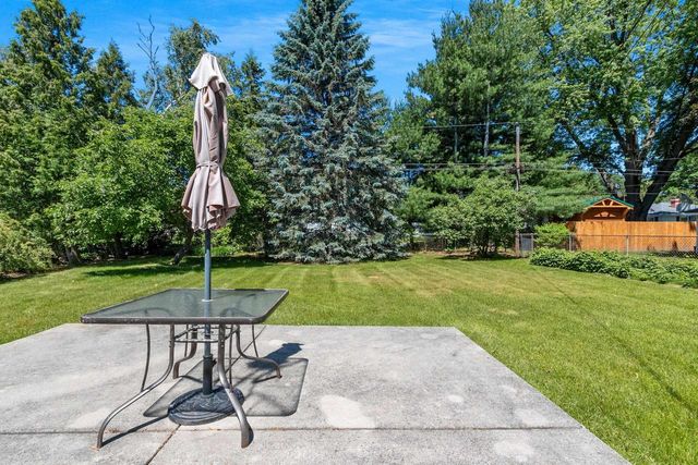 1430 OAK RIDGE DRIVE, Green Bay, WI 54304