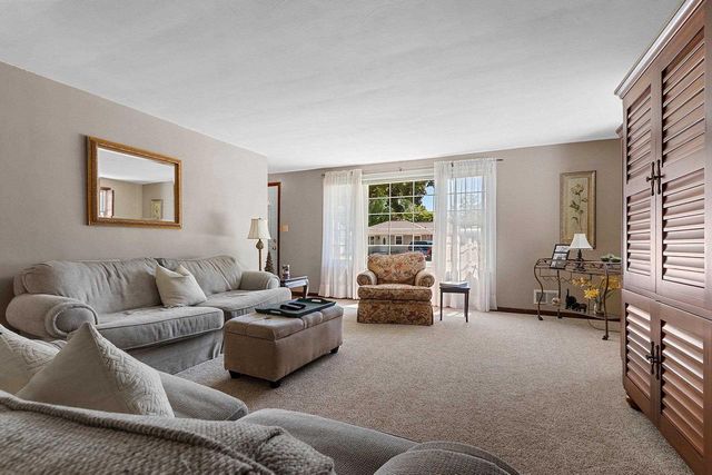1430 OAK RIDGE DRIVE, Green Bay, WI 54304