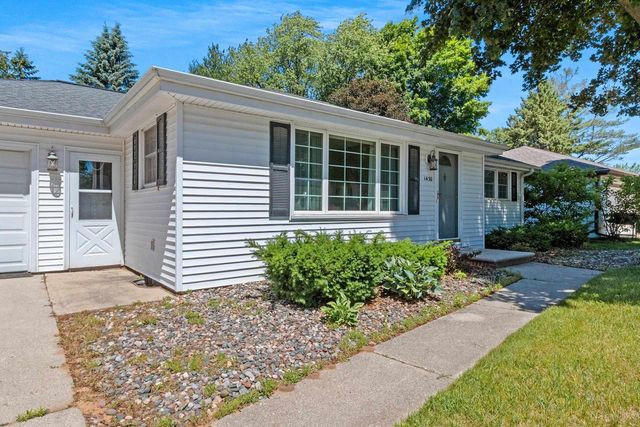 1430 OAK RIDGE DRIVE, Green Bay, WI 54304