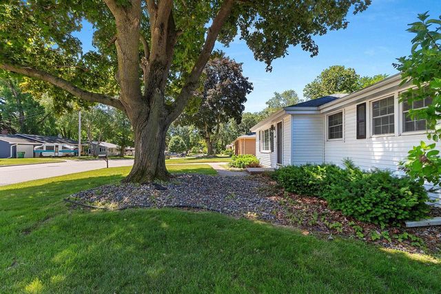 1430 OAK RIDGE DRIVE, Green Bay, WI 54304