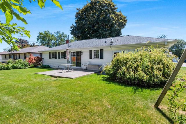 1430 OAK RIDGE DRIVE, Green Bay, WI 54304