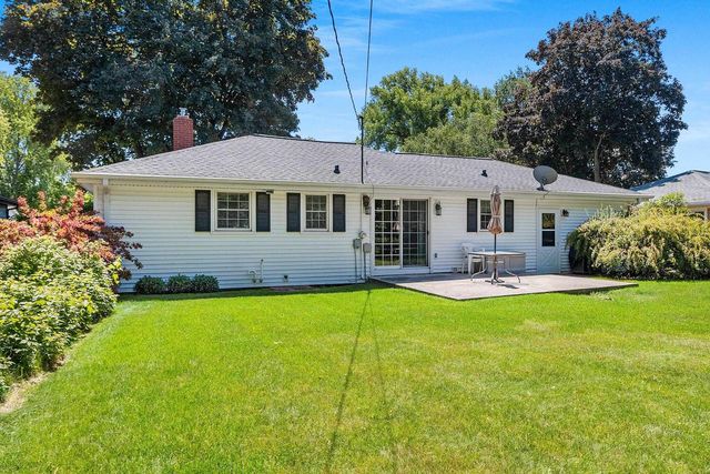 1430 OAK RIDGE DRIVE, Green Bay, WI 54304