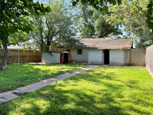 421 Benbrook DR, Houston, TX 77076