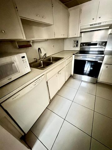 98 Stratford H, West Palm Beach, FL 33417