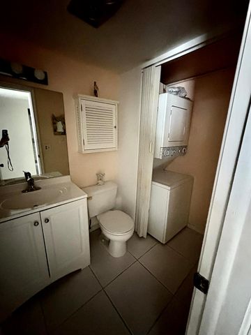 98 Stratford H, West Palm Beach, FL 33417