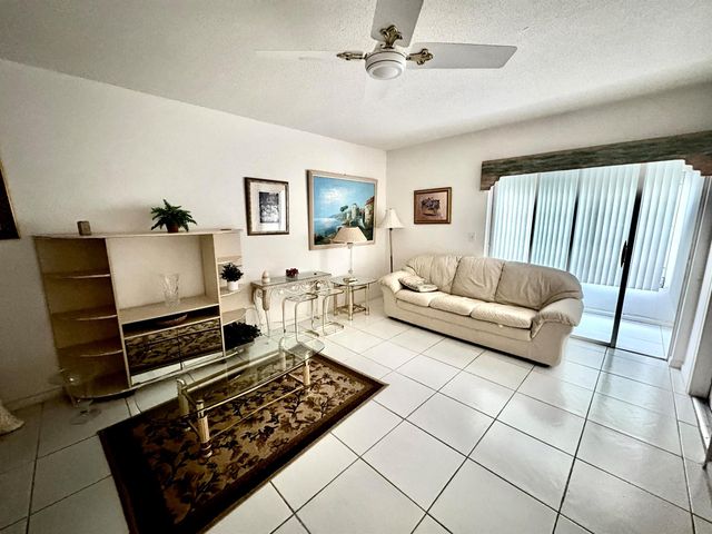 98 Stratford H, West Palm Beach, FL 33417
