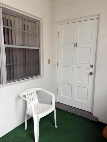 98 Stratford H, West Palm Beach, FL 33417