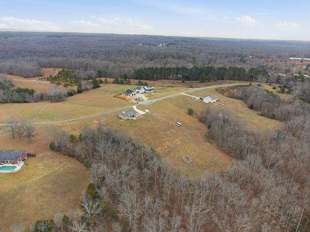 3055 Loren Ln, Centerville, TN 37033