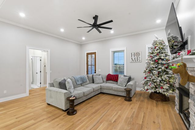 3055 Loren Ln, Centerville, TN 37033