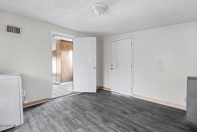 2126 WEYMOUTH Circle E, Jacksonville, FL 32246