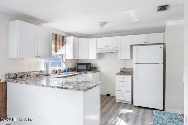 2126 WEYMOUTH Circle E, Jacksonville, FL 32246