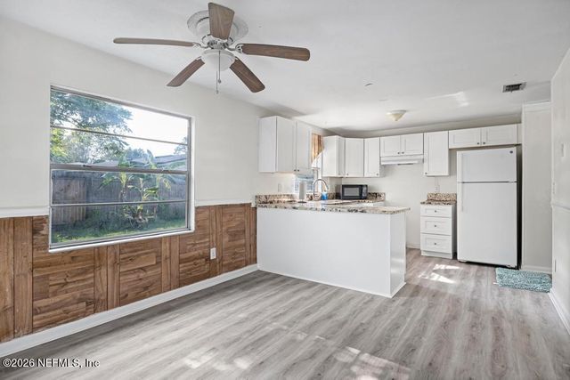 2126 WEYMOUTH Circle E, Jacksonville, FL 32246