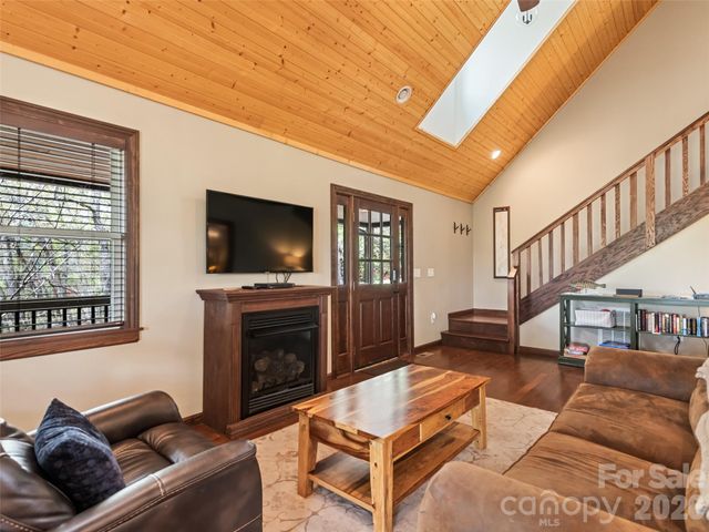 374 Rio Bravo Drive, Sylva, NC 28779