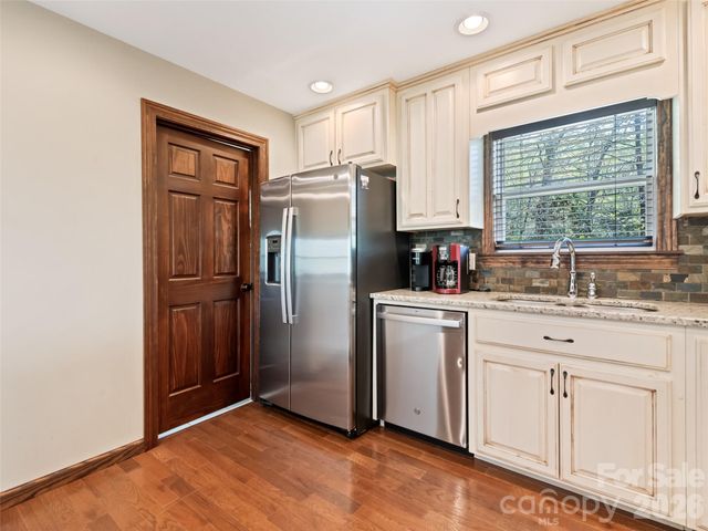 374 Rio Bravo Drive, Sylva, NC 28779