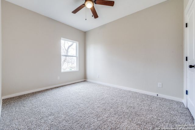 15935 Buchel, Lacoste, TX 78039