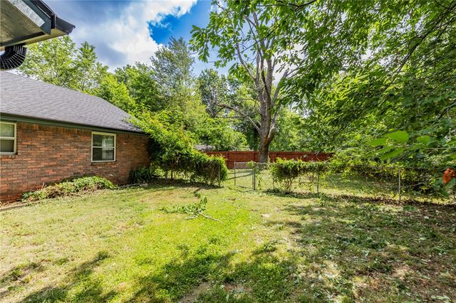 2802 W Turtle Creek Circle, Rogers, AR 72756