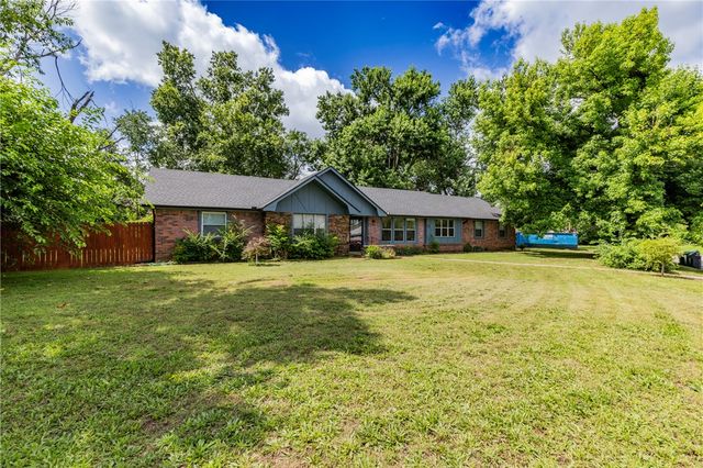 2802 W Turtle Creek Circle, Rogers, AR 72756