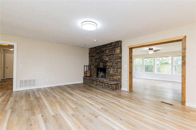 2802 W Turtle Creek Circle, Rogers, AR 72756