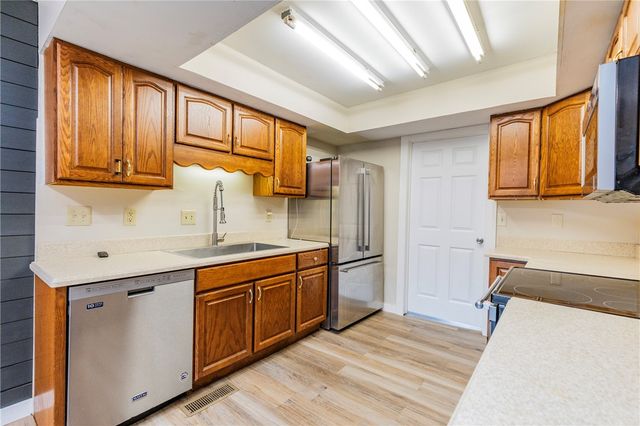 2802 W Turtle Creek Circle, Rogers, AR 72756