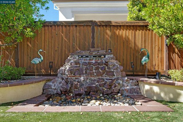1939 Burgundy Ln, Brentwood, CA 94513