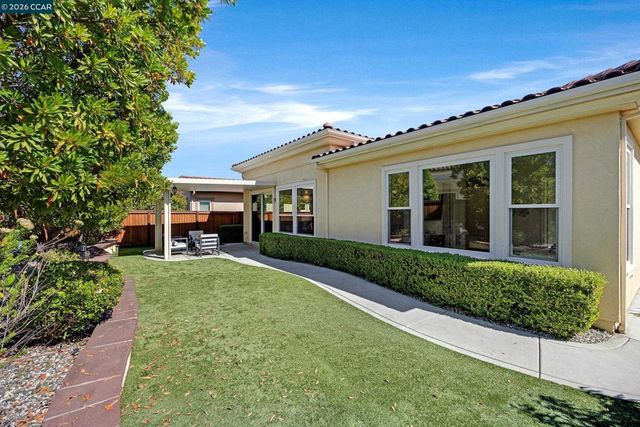 1939 Burgundy Ln, Brentwood, CA 94513