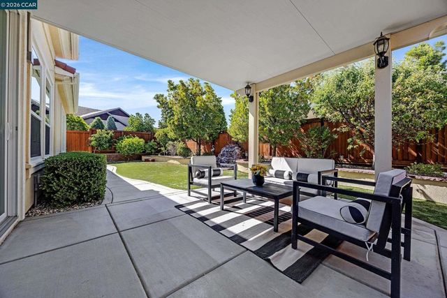 1939 Burgundy Ln, Brentwood, CA 94513