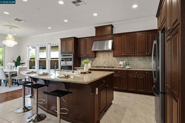1939 Burgundy Ln, Brentwood, CA 94513