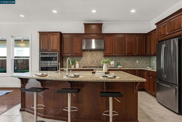 1939 Burgundy Ln, Brentwood, CA 94513