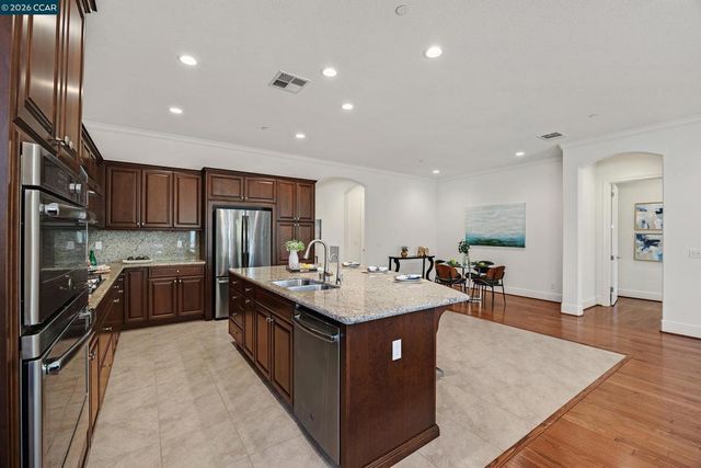 1939 Burgundy Ln, Brentwood, CA 94513