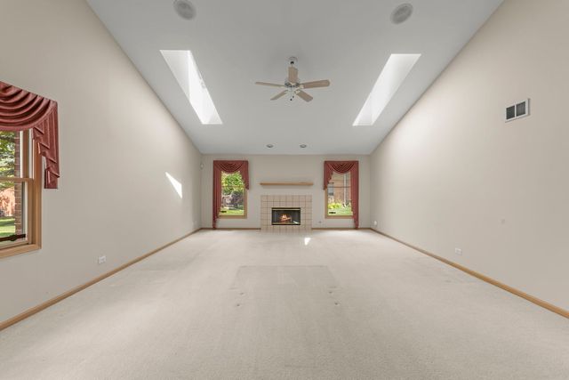 207 Ashley Way, Bloomingdale, IL 60108