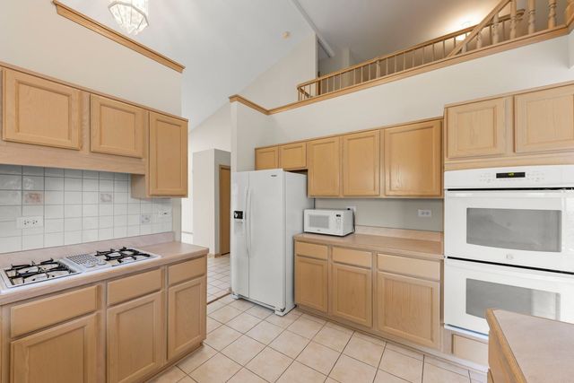 207 Ashley Way, Bloomingdale, IL 60108