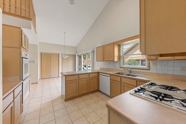 207 Ashley Way, Bloomingdale, IL 60108