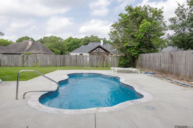 16497 Jefferson Oaks Dr, Prairieville, LA 70769